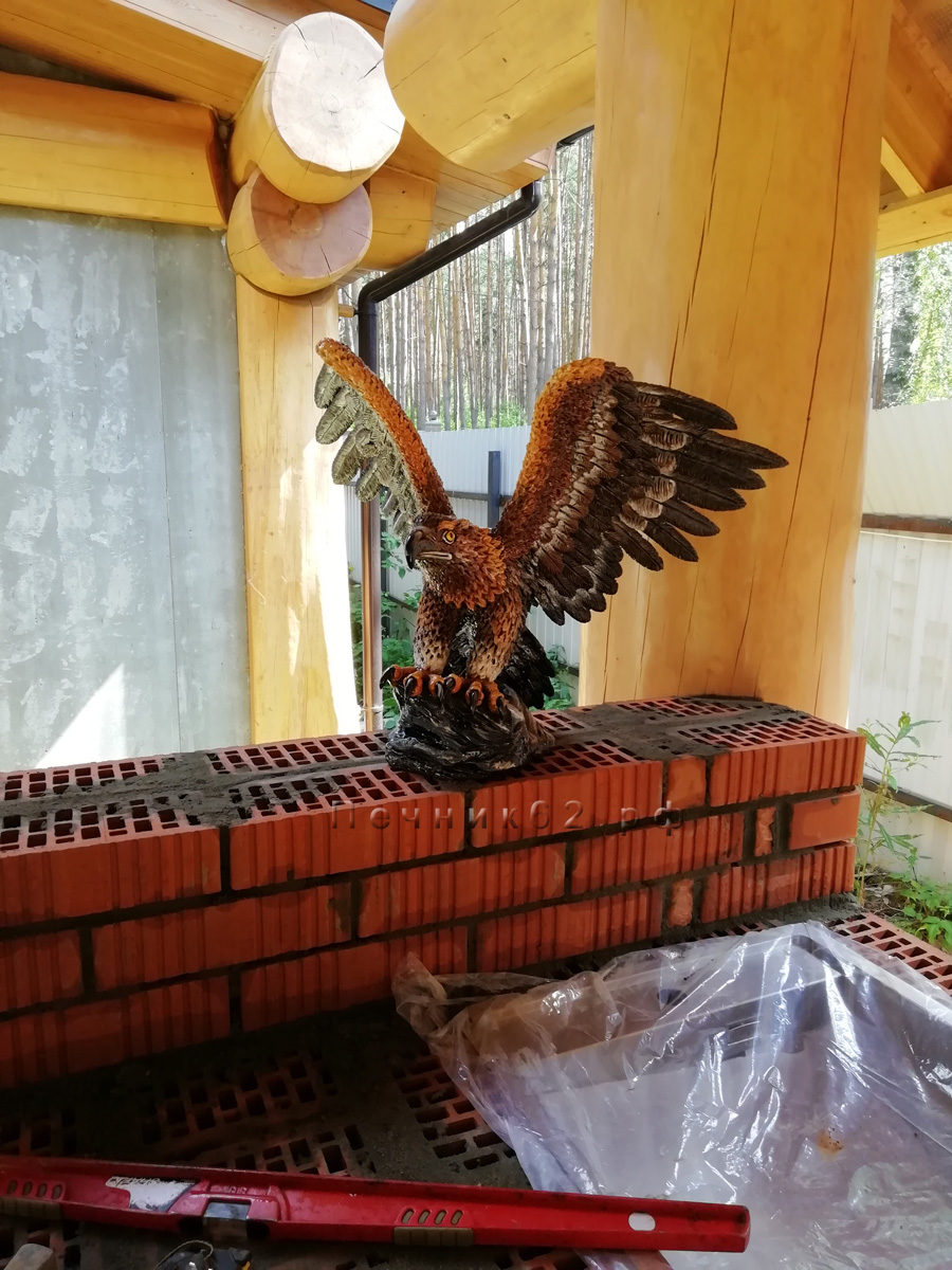 Статуэтка орла из керамики